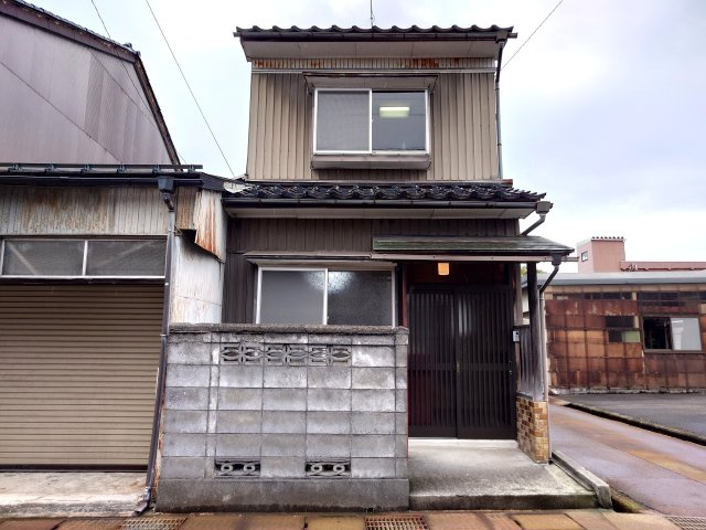 東岩瀬町貸家の外観