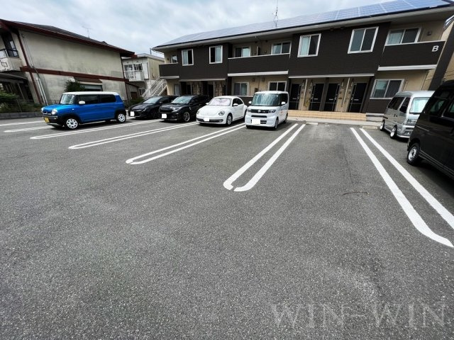 Strahl Bの駐車場