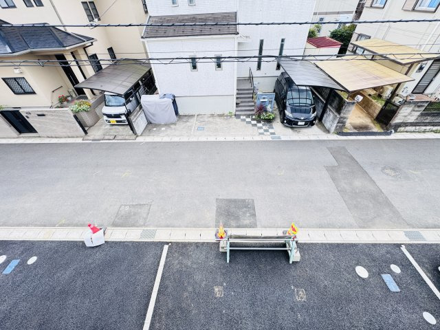松戸市六高台６丁目新築戸建【六実小学校：7分】の展望|バルコニーより道路側眺望・南道路で日当たり良好♪