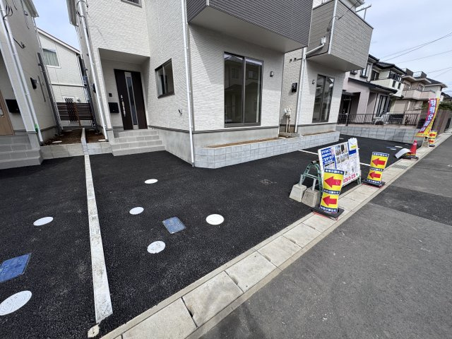 松戸市六高台６丁目新築戸建【六実小学校：7分】の駐車場|2号棟駐車スペース・2台駐車可