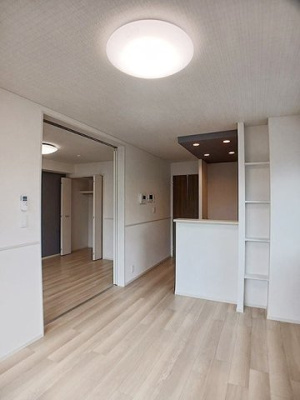【居間・リビング】 | セントラルガーデンハウス | こちらの居間で趣味の時間をお楽しみください