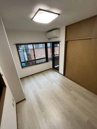 飛田ビルの洋室
