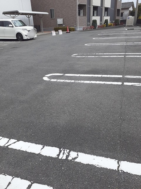 グランツ・Kの駐車場