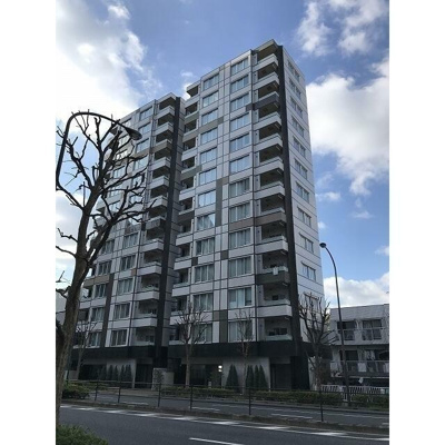 【外観】 | ジオ西新宿ツインレジデンスイースト棟 | 鉄筋コンクリート造のがっちりとした建物。