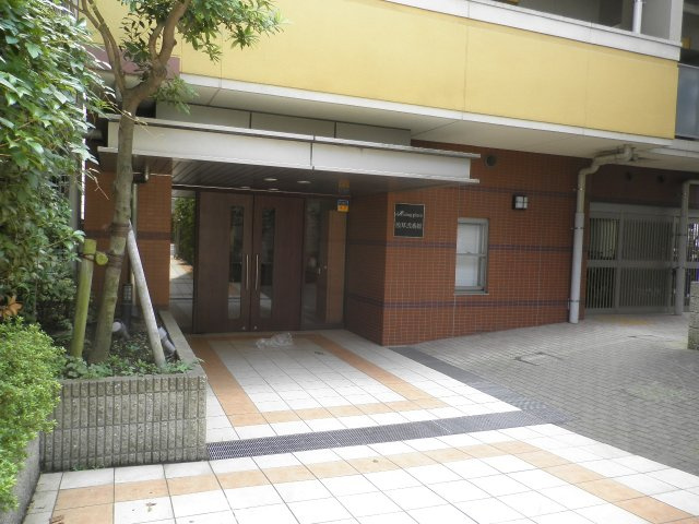 ライジングプレイス浅草弐番館のエントランス