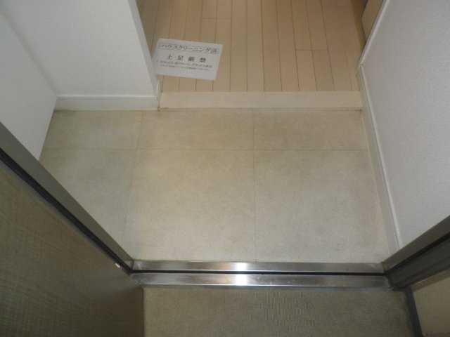 ライジングプレイス浅草弐番館の玄関