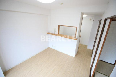 【居間・リビング】 | コスモスフローラ醍醐 | こちらの居間で趣味の時間をお楽しみください