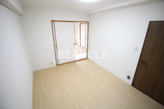【洋室】 | コスモスフローラ醍醐 | 広々とした洋室です
