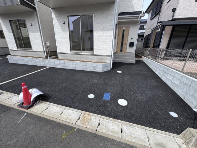 松戸市六高台６丁目新築戸建【六実小学校：7分】の駐車場|3号棟駐車スペース・2台駐車可