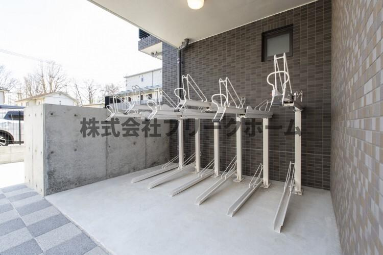 小金井市梶野町５丁目の賃貸マンションの駐車場
