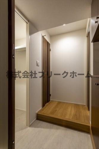 小金井市梶野町５丁目の賃貸マンションの玄関