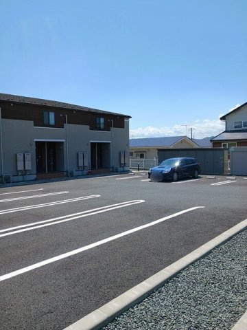 リヴァーサ・Ｋの駐車場