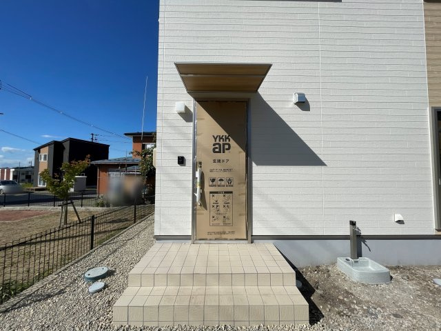 モデルハウス　会津若松市北滝沢　一箕小・一箕中の玄関|モニター付きインターホンで訪問者を確認できるので、防犯対策やプライバシー保護など安心です！