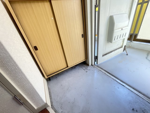 寝屋川市大成町の賃貸マンションの玄関