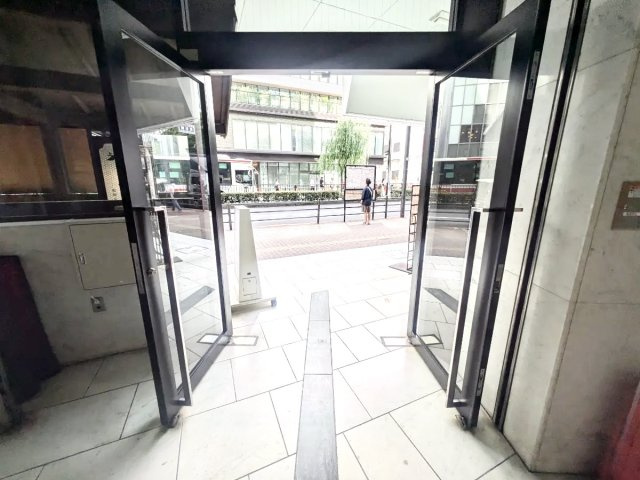 ビレッジ102のエントランス