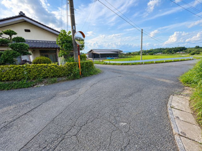 【前面道路含む現地写真】 | 桜川市真壁町羽鳥中古住宅