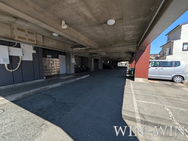 COCOTOビル前田の駐車場