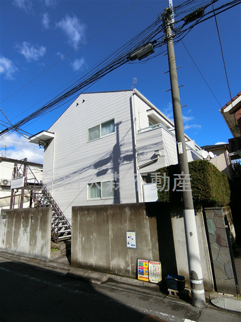 ハウス久が原の外観|1989年12月築　木造地上2階建て総戸数8戸
東京都大田区南久が原2丁目　東急池上線久が原駅近最寄り徒歩3分