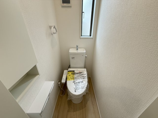 クレイドルガーデン前橋市公田町第１　２号棟のトイレ|【イメージ画像】2階トイレです。清潔感のある白を基調としています。