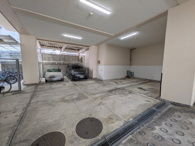 サンロイヤル都島本通の駐車場