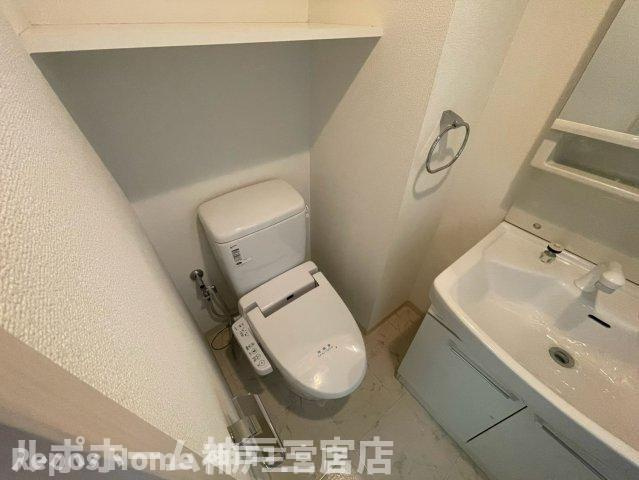 アドバンス三宮Ⅳルシールのトイレ