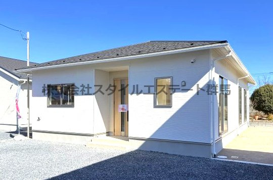 クレイドルガーデン前橋市公田町第１　３号棟（平屋）の外観：施工例|公田町に全3棟の住宅を建築中ですこちらの写真は施工例になりますので参考としてご覧ください。お客様のご都合に合わせて同仕様の物件もご見学頂けます♪0120-98-0304までお気軽にお問合せ下さい