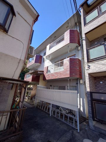 川崎市多摩区菅城下の賃貸マンションの外観