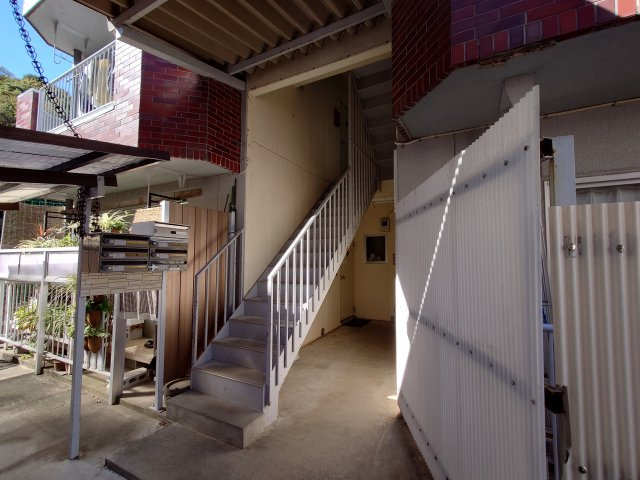 川崎市多摩区菅城下の賃貸マンションのエントランス