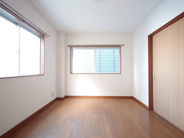川崎市多摩区菅城下の賃貸マンションの居間・リビング