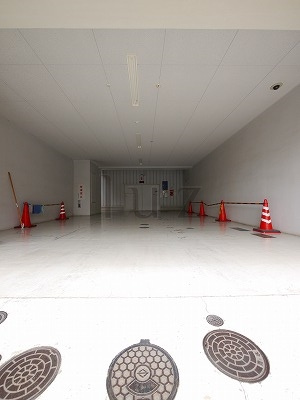 ウェルカーサ横浜中央の駐車場