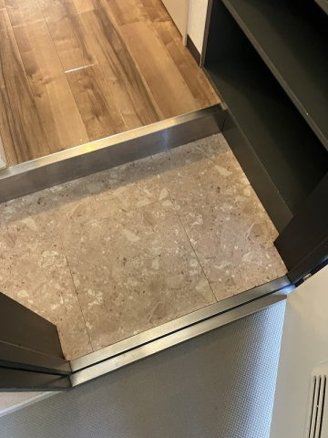 サンエスパシオ美園の玄関
