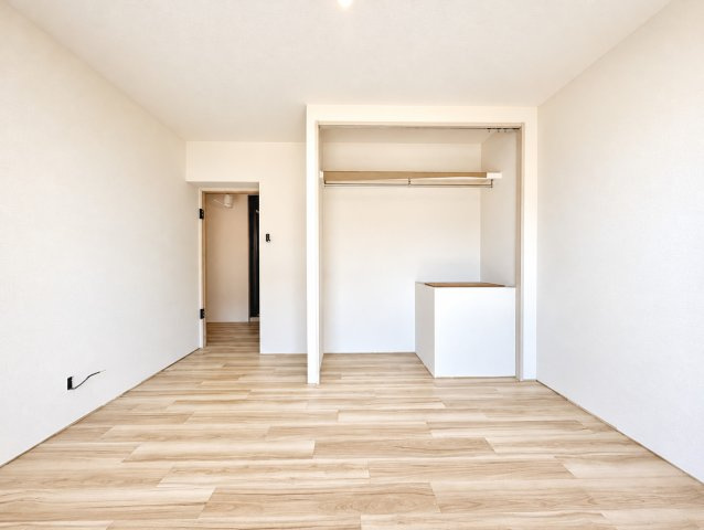 北磯子住宅5号棟のキッチン|ワークスペースや趣味の部屋としても活用できる柔軟性のある空間です。
