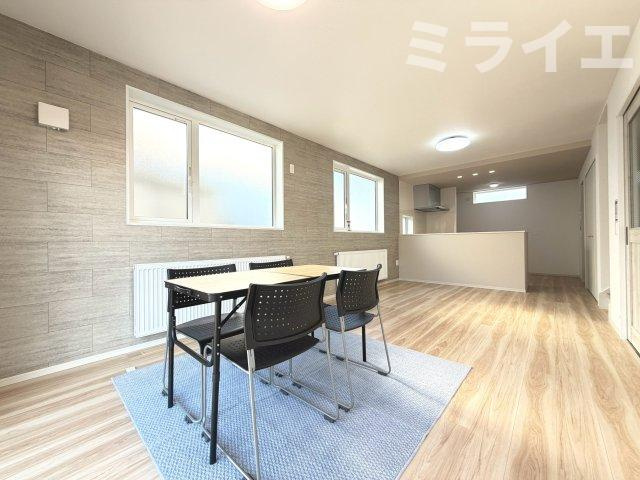 【新築戸建】札幌市手稲区前田8条18丁目1棟の居間・リビング|【仲介手数料無料】【内覧可能】です。