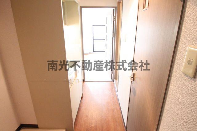 パレイースト小阪の玄関