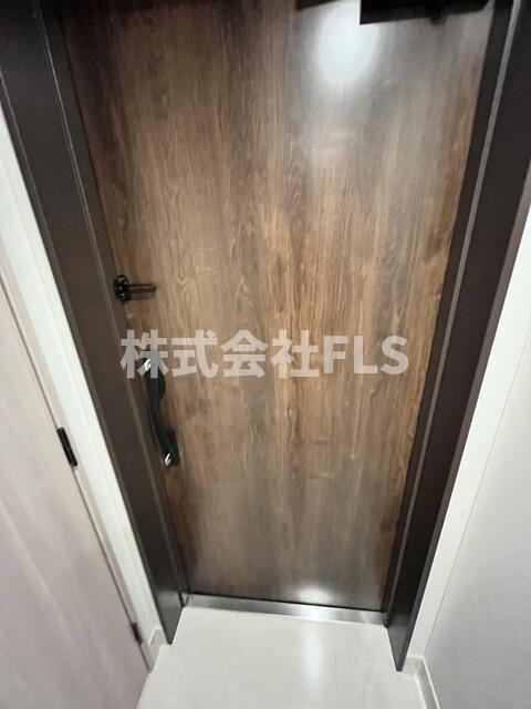 新宿区西新宿５丁目の賃貸マンションの玄関