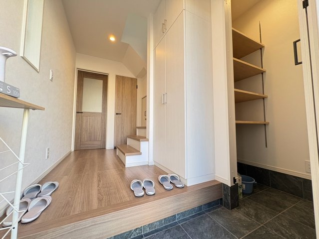 垂水区福田1丁目　新築戸建て　家具エアコン付販売の玄関
