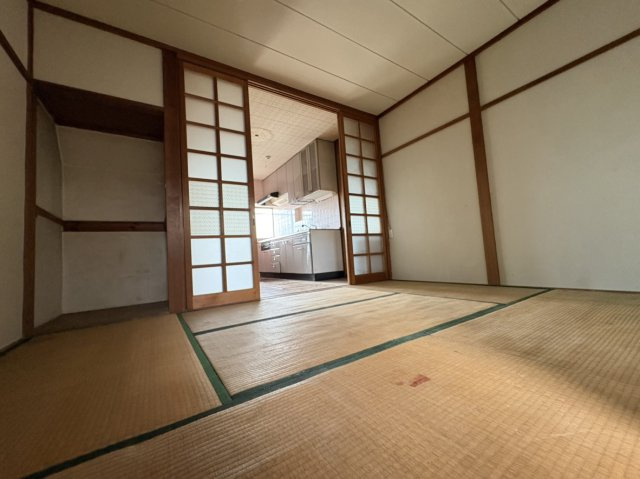 【価格改定】向日市上植野町鴨田の和室|1階 和室（約6帖）
DK横の洋室のため、リビング空間としてもご使用いただけます。
