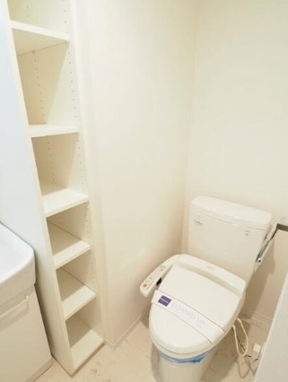 新宿区荒木町の賃貸マンションのトイレ