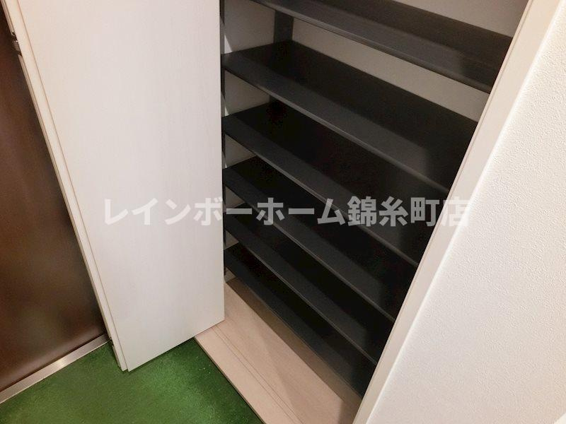 シャ・ガイールの玄関