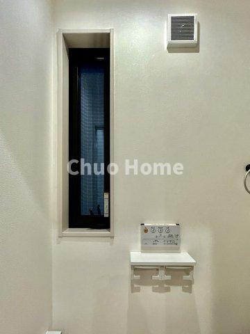 江東区東砂3丁目中古住宅のトイレ|【ウォシュレット】清潔に使いたいお手洗いには最適な設備です。もちろんウォームレットも標準装備です。