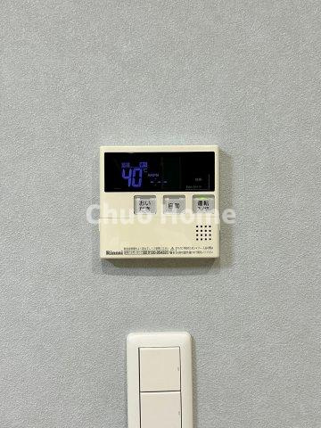 江東区東砂3丁目中古住宅の発電・温水設備|【給湯リモコン】外での一日を忘れさせてくれるオートバス機能でお好みの湯量・温度に調整された浴槽。