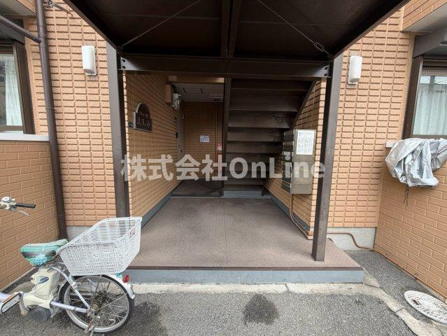 シティーコートよしみA棟のエントランス