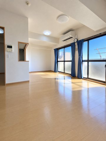 宝マンション野並南の居間・リビング|※掲載の室内写真は家具・小物消去（AI加工）を行っています