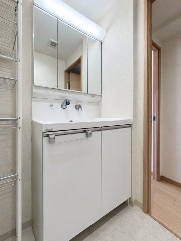 宝マンション野並南の独立洗面台|※掲載の室内写真は家具・小物消去（AI加工）を行っています