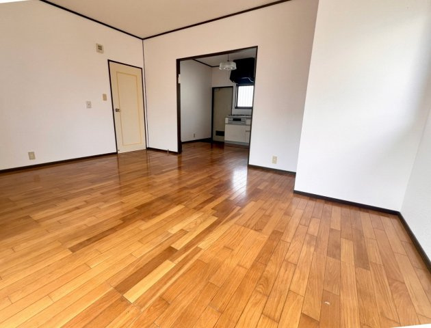 花崎北貸家の居間・リビング