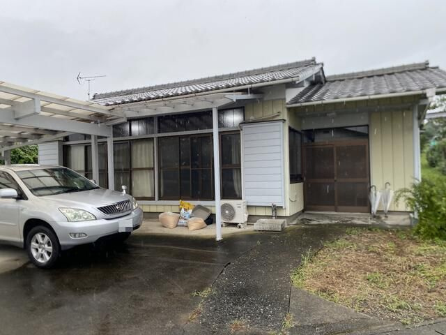 カナザワ貸住宅の駐車場