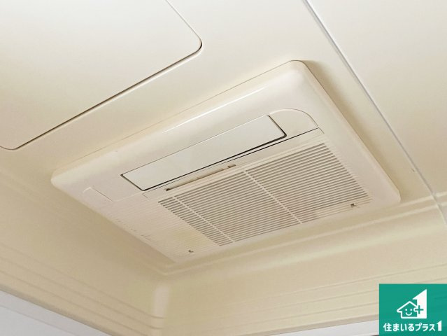 加古川市平岡町一色西　中古一戸建ての冷暖房・空調設備|四季を通して快適なバスライフをお手伝いする浴室暖房乾燥機！浴室の乾燥・暖房・涼風・換気はもちろん、２４時間換気にも対応！