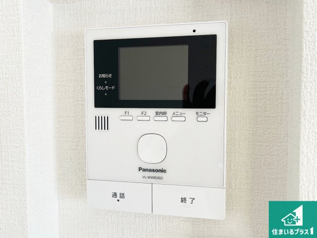 加古川市平岡町一色西　中古一戸建ての防犯設備|カラーモニターインターホン！声だけでなく来訪者の姿や顔がモニターで確認できるので、小さなお子様がいらっしゃるご家庭でも安心できます！