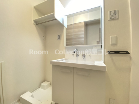 D-ROOM黄金の洗面所