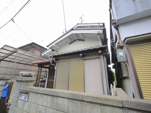 天理市庵治町　貸家